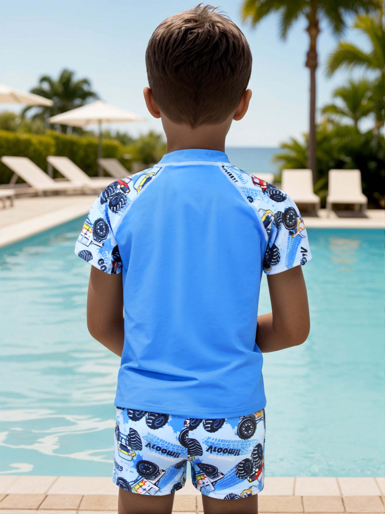 Pack 12 unidades Conjunto camiseta y bañador con dibujo niño